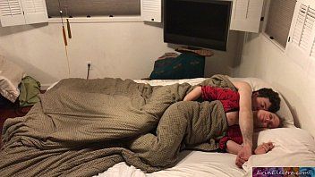 play Jodida madre que su hijo despierta pone polla en gaoz