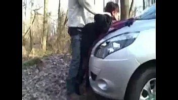 play Xnxx sul cofano delle auto nella foresta xxl
