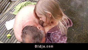play Romanian xnxx movies with an old man having sex with his niece in nature