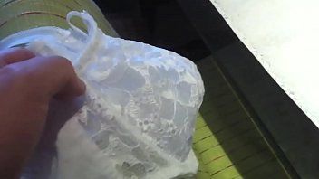play Ela quer ver a buceta da mãe