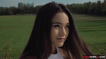 play Anale super carino con una mora adolescente sul campo