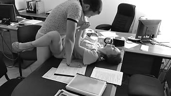 play Secretary penetrated by the boss and filmed secretly