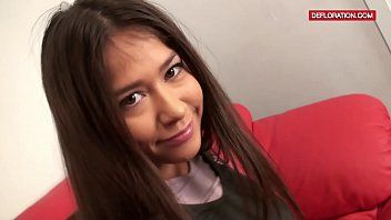 play Hot brunette masturbates in the room woman