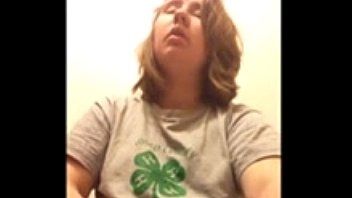 play A fat woman with big tits licks it well