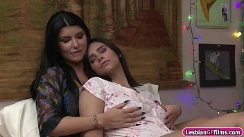 play Mamada sensual con una adolescente caliente