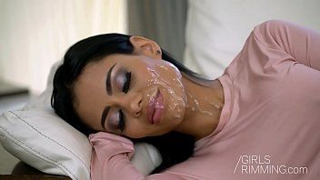 play Elle suce 4 mâles dans sa chatte et est vieille dans toutes les positions