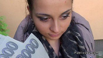 play Vuole soldi per i servizi che offre loro