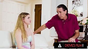 play Elle veut autant de son pénis que possible dans sa chatte large et chaude