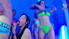 play Latina sąsiedzi szaleją w orgii napędzanej kutasami