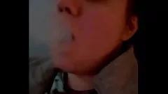 play Tiny Dick Hilaritate: Milf Fumător Abby's Real Kiss Moment