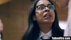 play Der erste Dreier des Teenagers des Teenagers: Hardcore -Sex mit Stiefglied